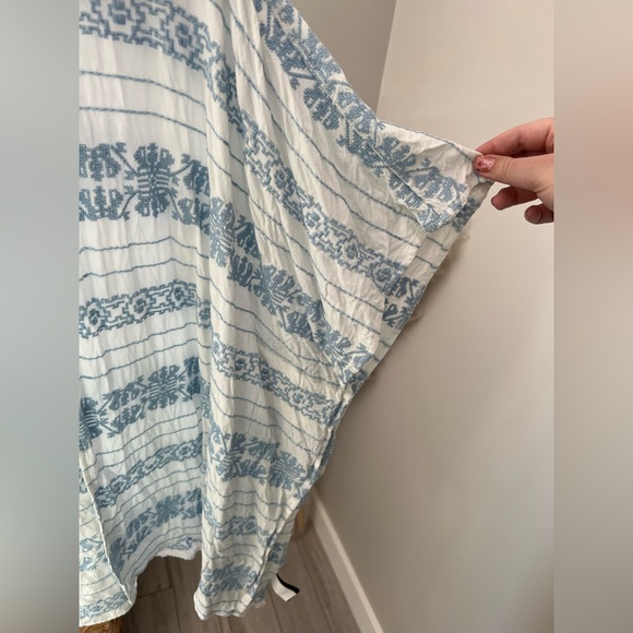 Torrid Blue & White Floral Cardigan - 2/3 - Picture 4 of 9